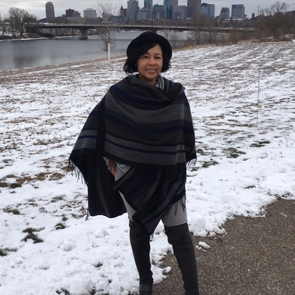 Meet your Posher, Kindle - Picture 5 of 8